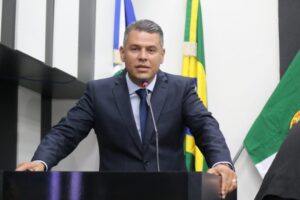Luiz Fernando diz que não ameaçou sair da base, mas defende “total renovação” na Mesa Diretora